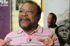 Martinho da Vila fala a respeito do álbum "Lambendo a cria" feito com seus filhos