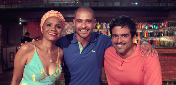 Teresa Cristina, Diogo Nogueia e Pedro Miranda prestam homenagem a Vinicius.