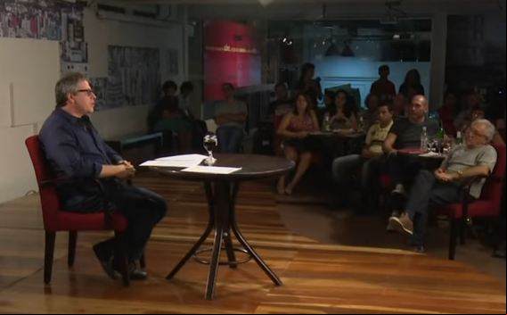 Jacques Stifelman conversa com a plateia do Café Filosófico